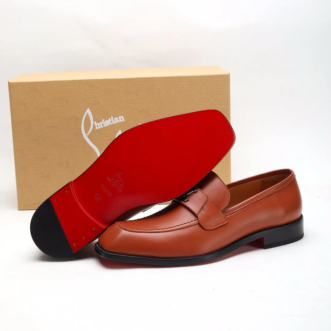Batch 1,080 yuan 💰••New real shots••CL～High-end men’s 👔casual•loafers with red soles! ••🆑Genuine and top-quality goods from original orders ••✅💯 Purchase goods from top-quality original orders! Original imported patterned cowhide ➕Imported cowhide lining ➕Cowhide feet ➕Original leather outsole~🉑️Feel free to compare the authentic ones! Size: 38-44 (45.46.47 can be customized)